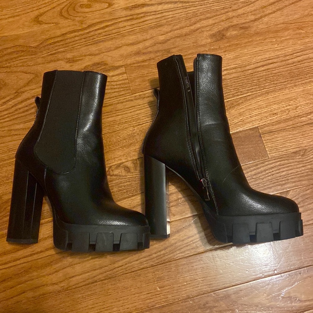 Simmi London platoform chunky heeled boots